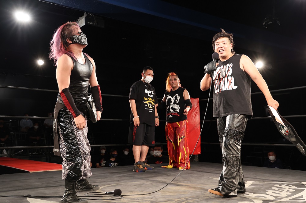 Shinjuku FACE, 26 September 2021. HANAOKA (right) and Maori Kawashima after their tag title win and announcement of joining SECRET BASE.